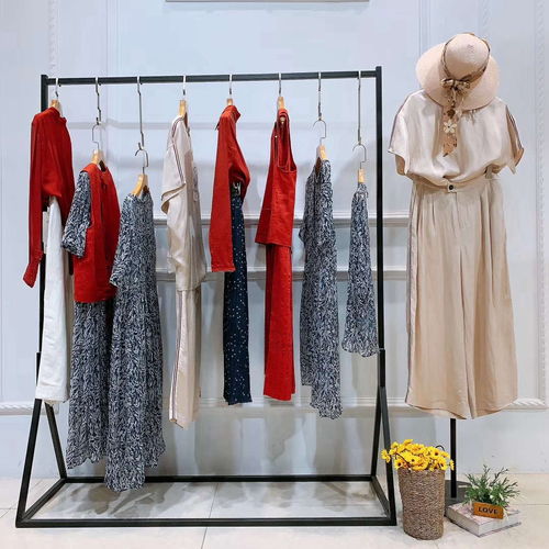 品牌大码女装批发 为丰腴女性打造时尚舒适的夏日穿搭